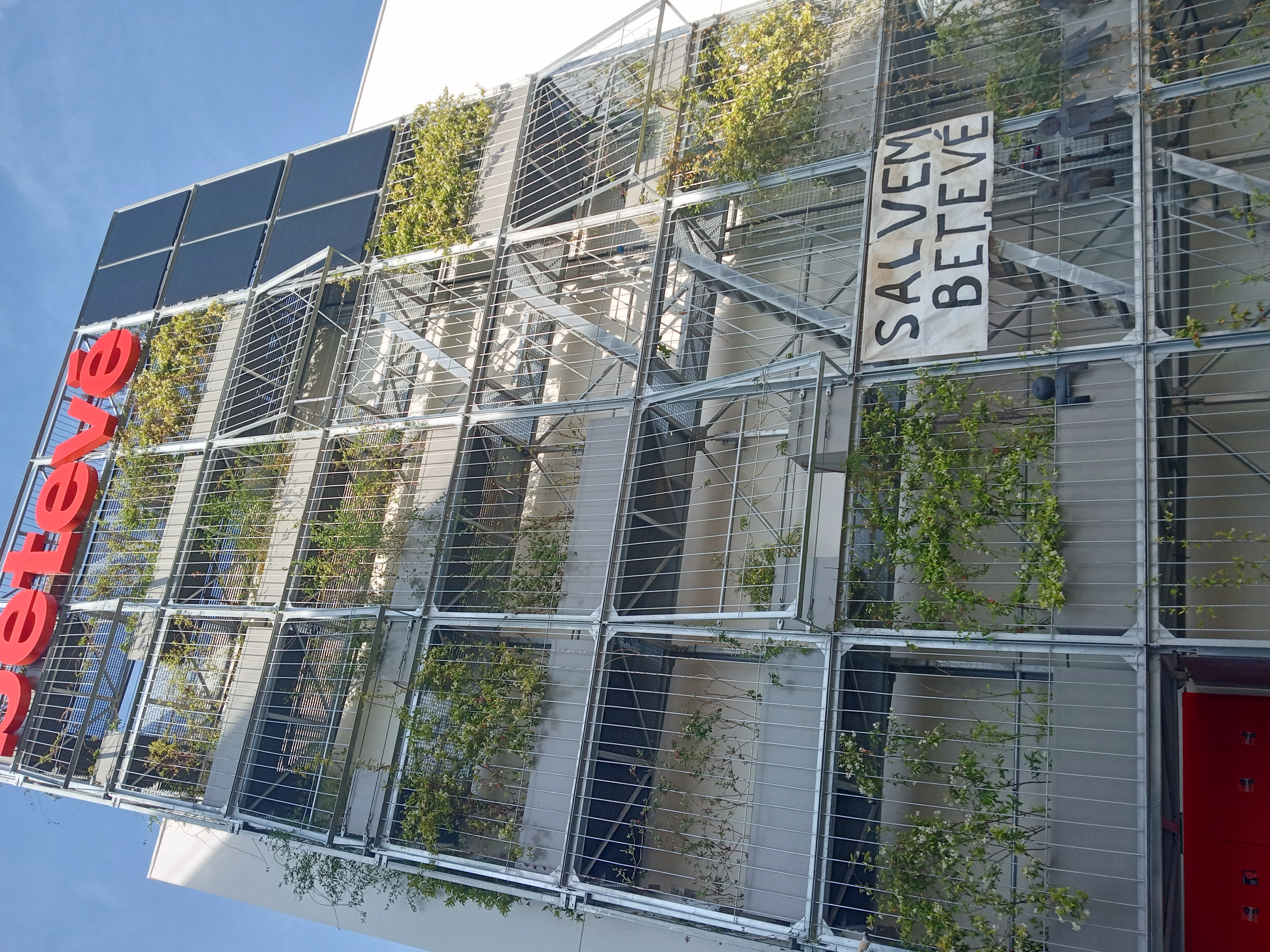 Poblenou: Vertical Garden